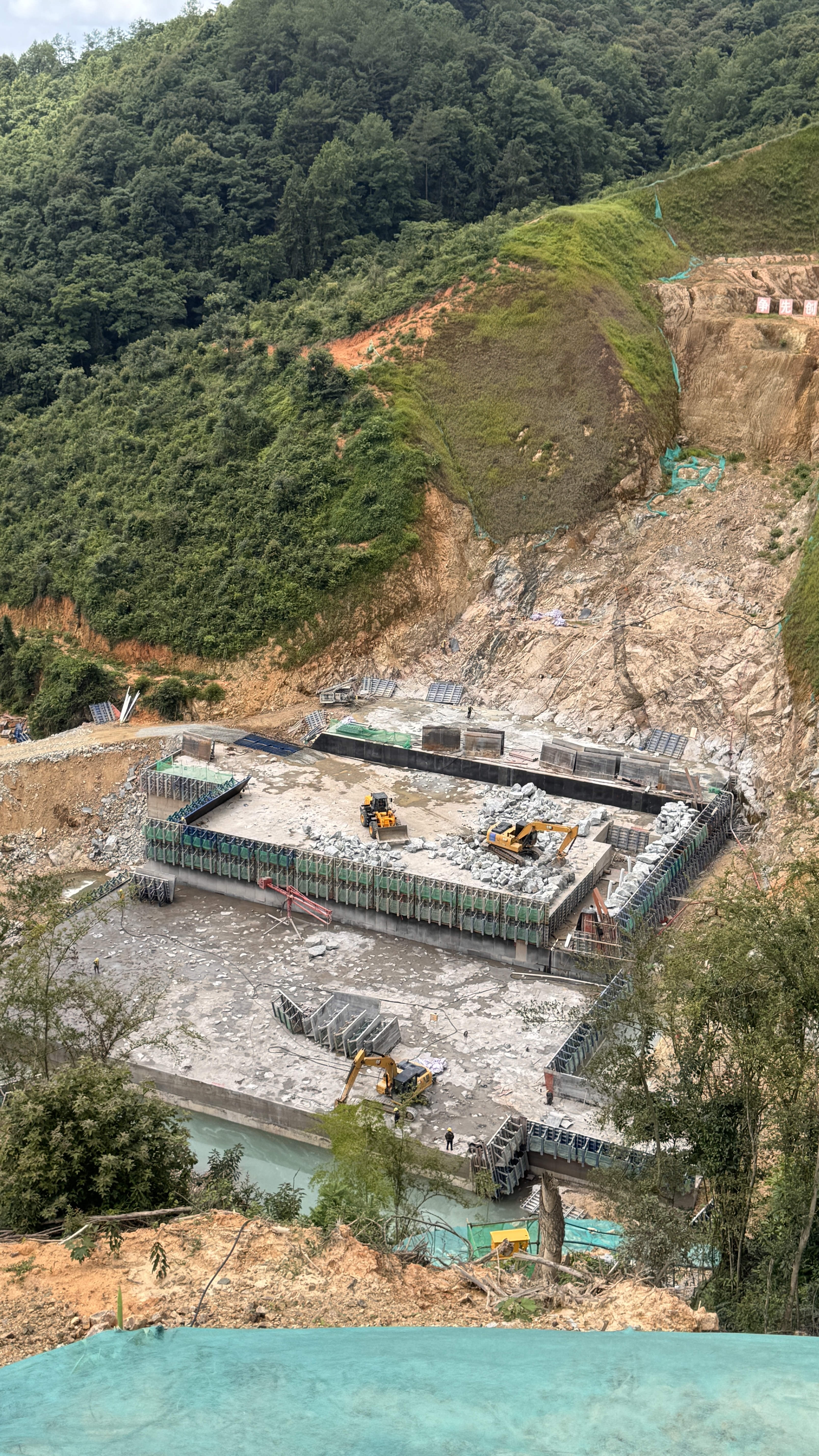 Aerial RFC dam construction